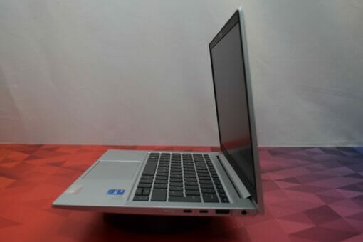 HP Elitebook 830 G8