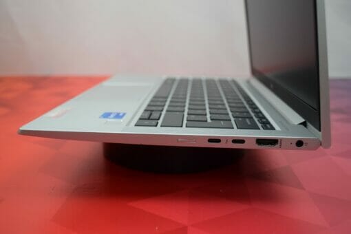 HP Elitebook 830 G8