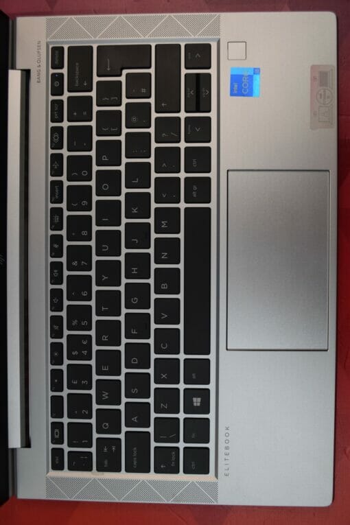 HP Elitebook 830 G8