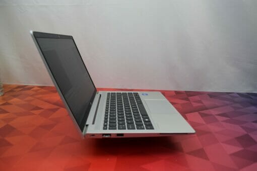 HP Elitebook 640 G8