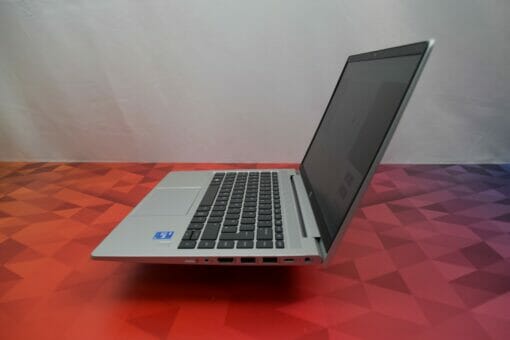 HP Elitebook 640 G8