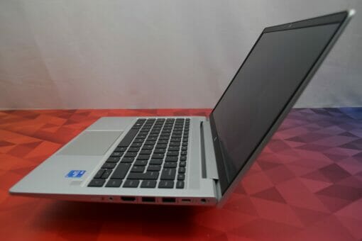 HP Elitebook 640 G8