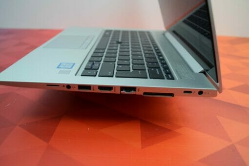 HP Elitebook 830 G8