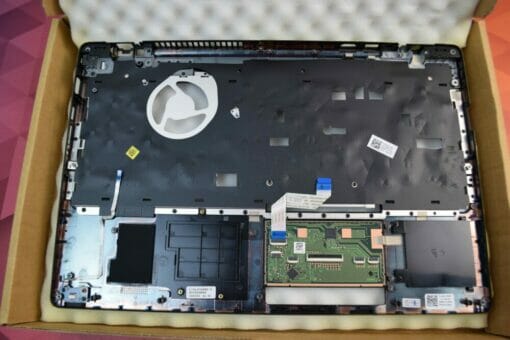 Dell OEM Latitude 5580/Precision 3520 palm rest Touchpad Assembly - No Sc