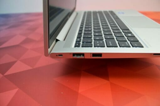 HP Elitebook 640 G8